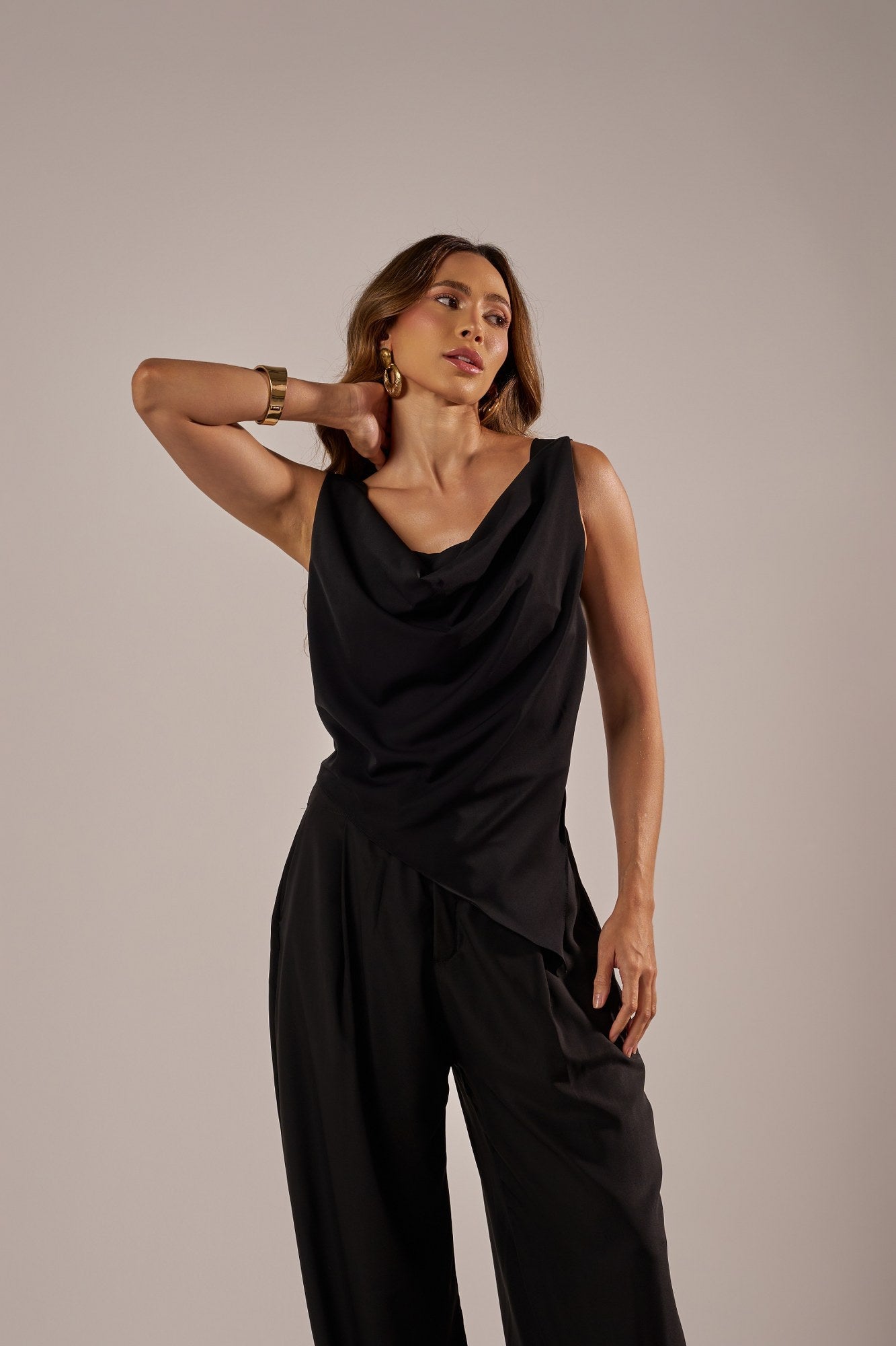 BLUSA ASSIMÉTRICA DEGAGÊ ALFAIATARIA LEVE