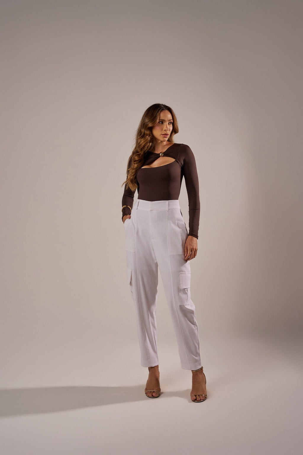 BODY MANGA LONGA COM AJUSTE METÁLICO