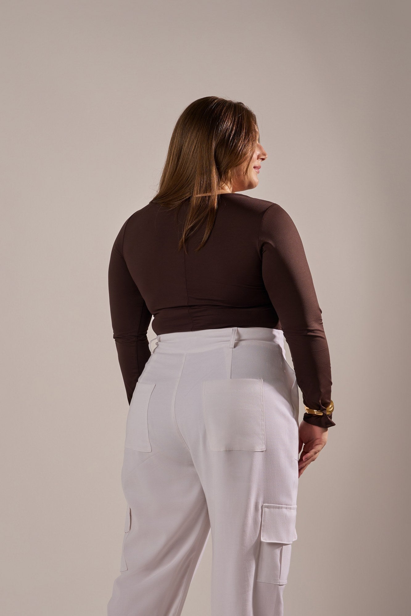 BODY MANGA LONGA COM AJUSTE METÁLICO