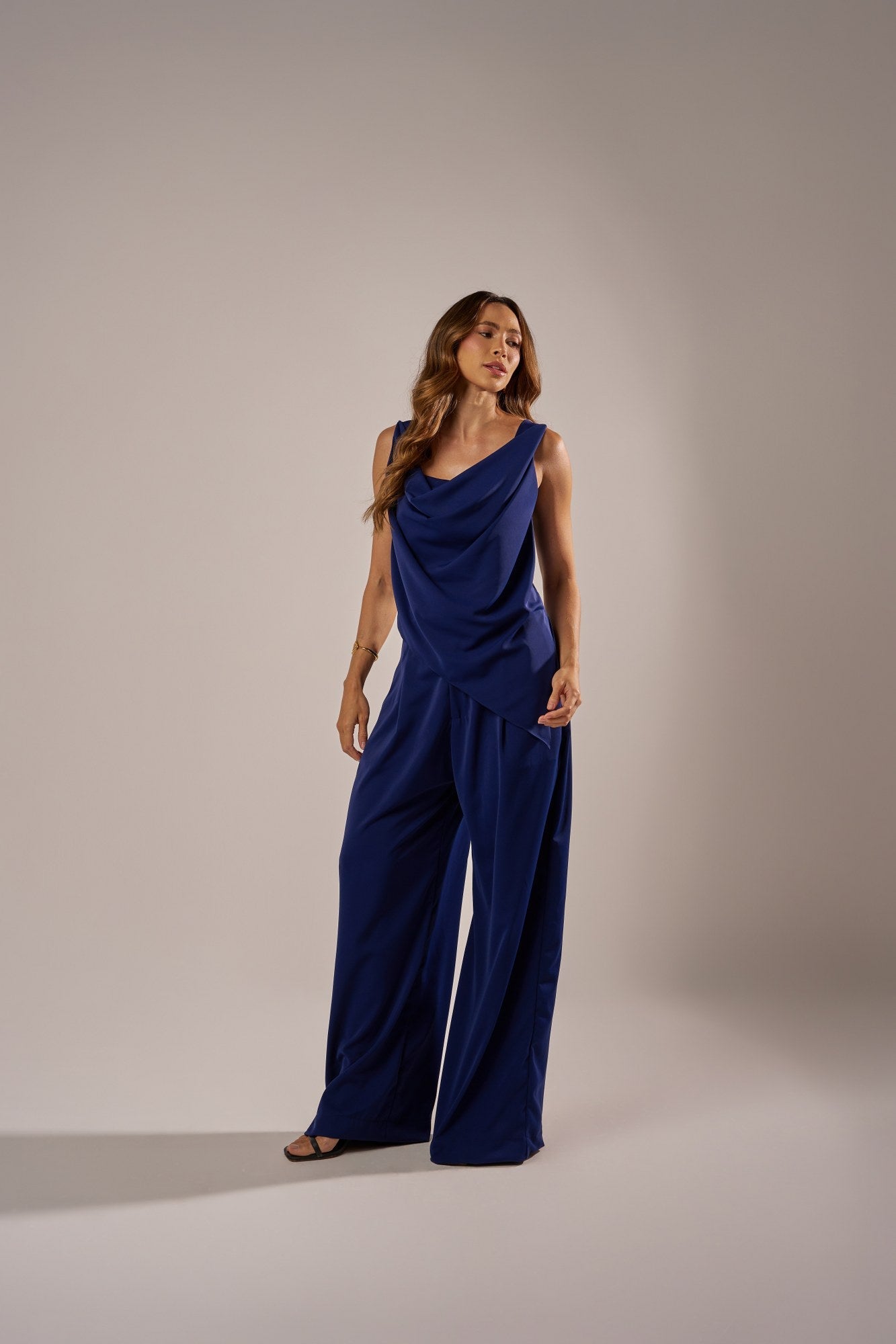 BLUSA ASSIMÉTRICA DEGAGÊ ALFAIATARIA LEVE