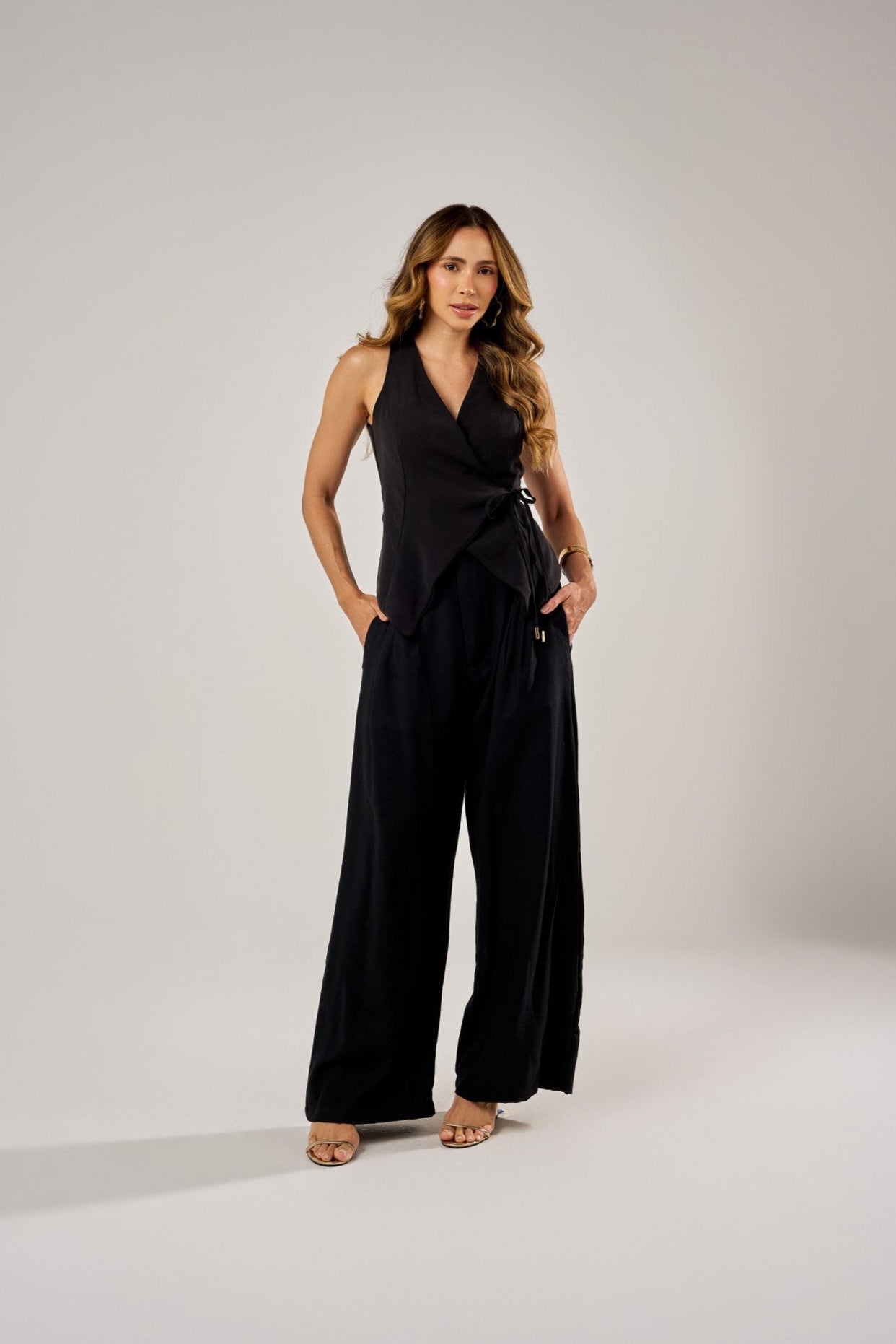 CALÇA PANTALONA CLÁSSICA COM PREGAS