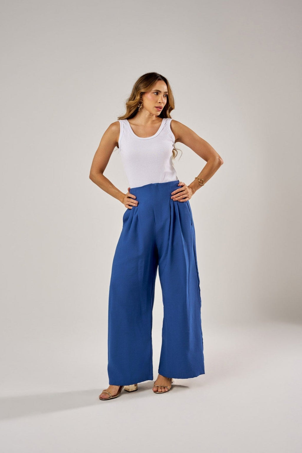 CALÇA PANTALONA CLÁSSICA COM PREGAS