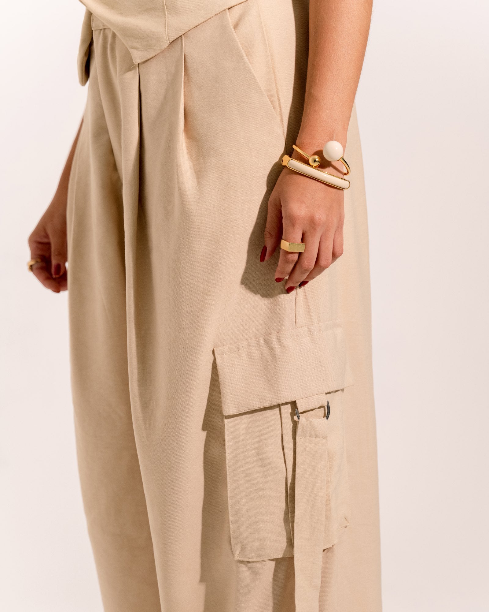 CALÇA ALFAIATARIA RETA BOLSOS CARGO