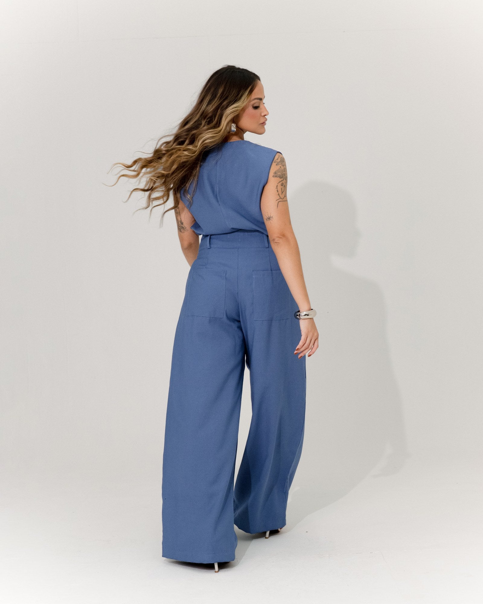 BLUSA ALFAIATARIA DECOTE V