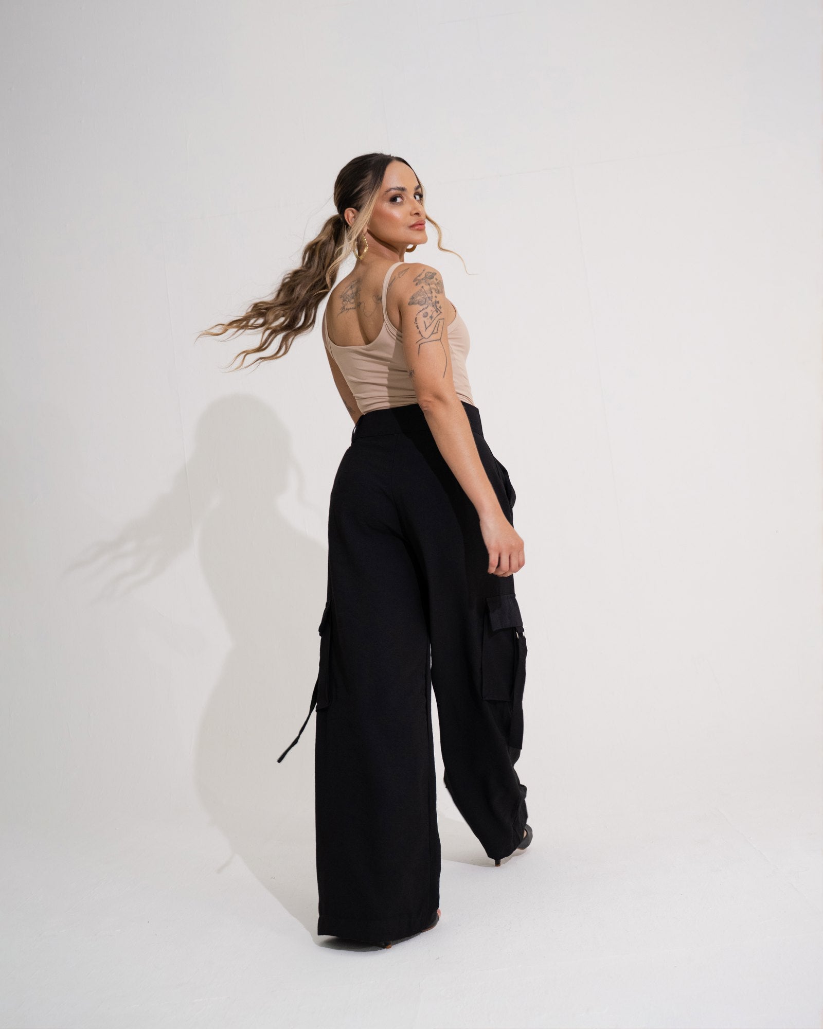 CALÇA ALFAIATARIA RETA BOLSOS CARGO