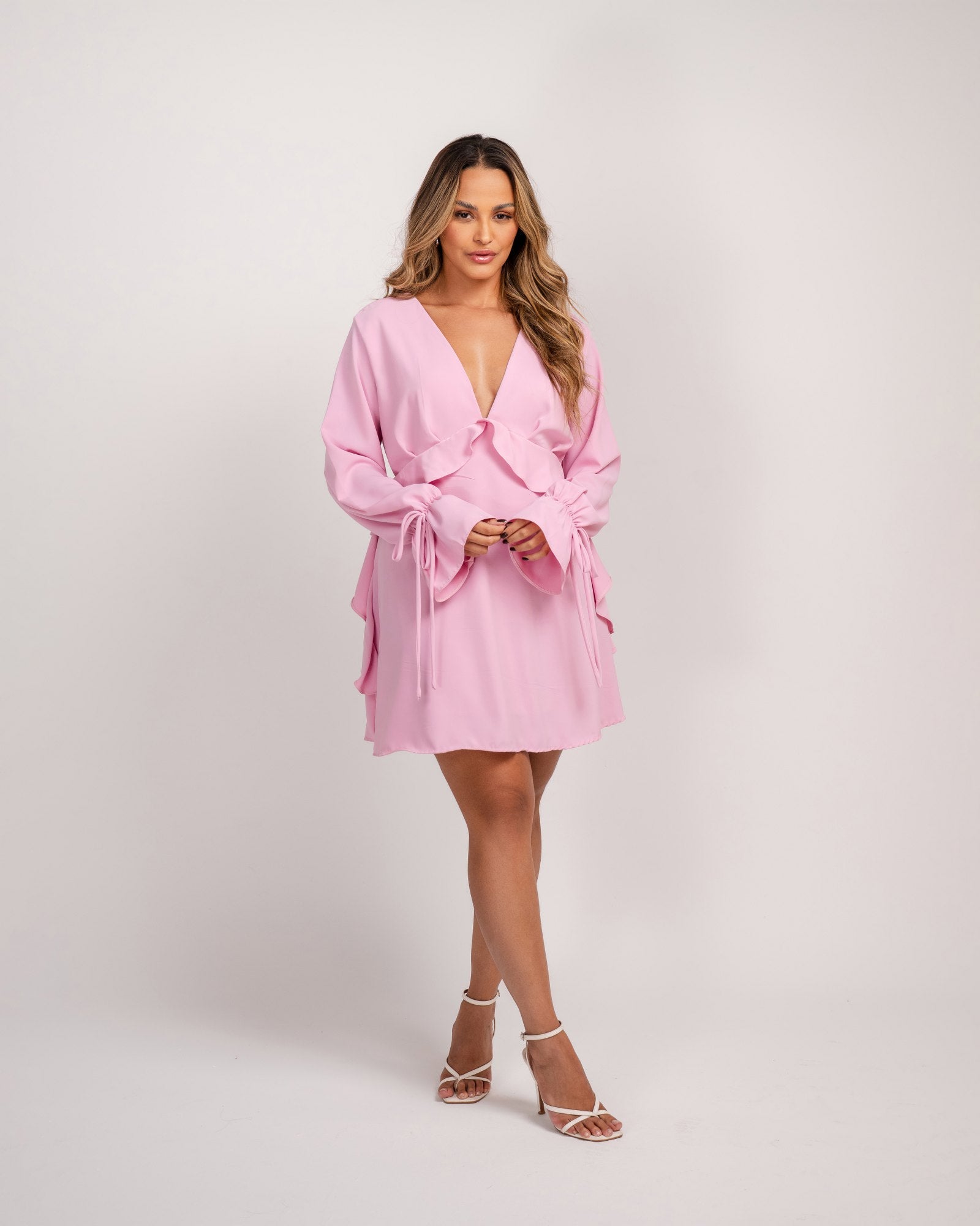 VESTIDO CURTO COM BABADOS