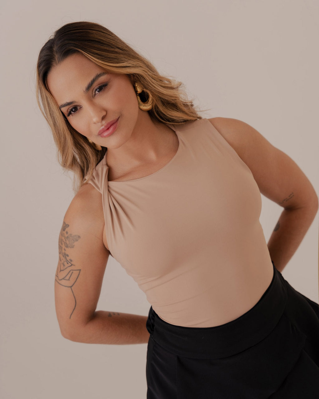 BLUSA BASIC ALÇA TORÇÃO