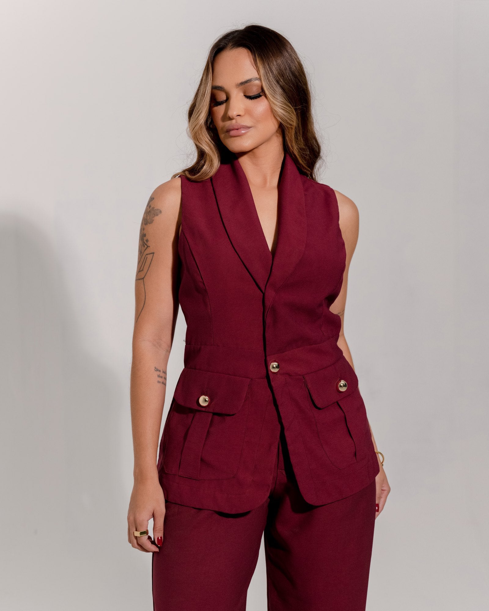 BLUSA ALFAIATARIA PEPLUM BOLSOS CARGO