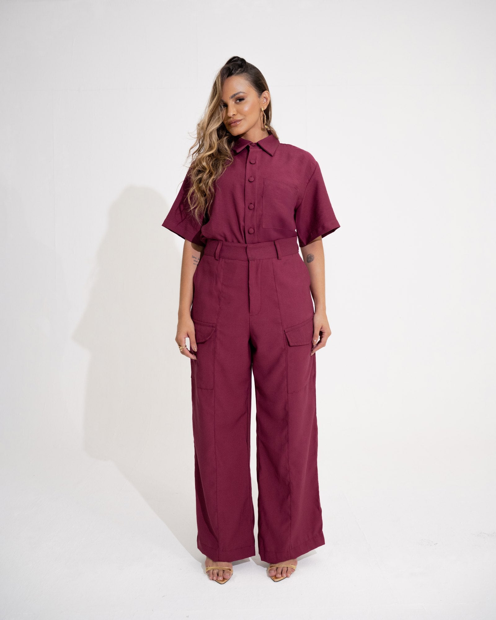 CALÇA RETA BOLSOS FRONTAIS