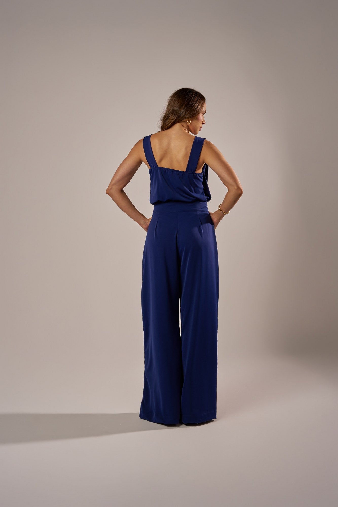 CALÇA PANTALONA ALFAIATARIA LEVE COM PREGAS