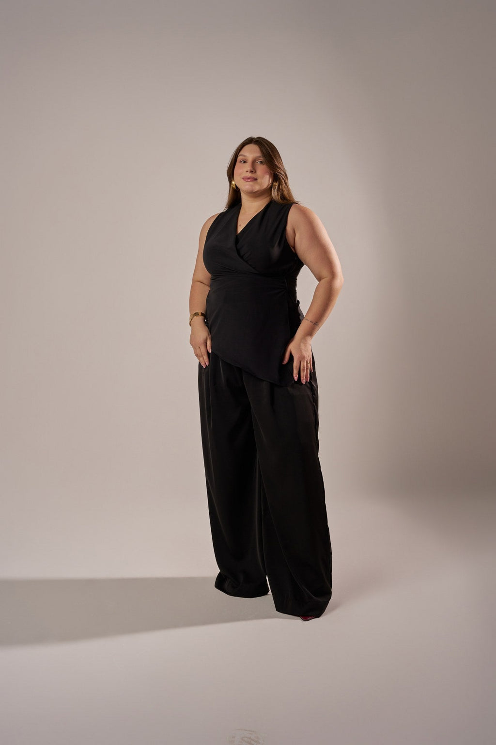 CALÇA PANTALONA ALFAIATARIA LEVE COM PREGAS