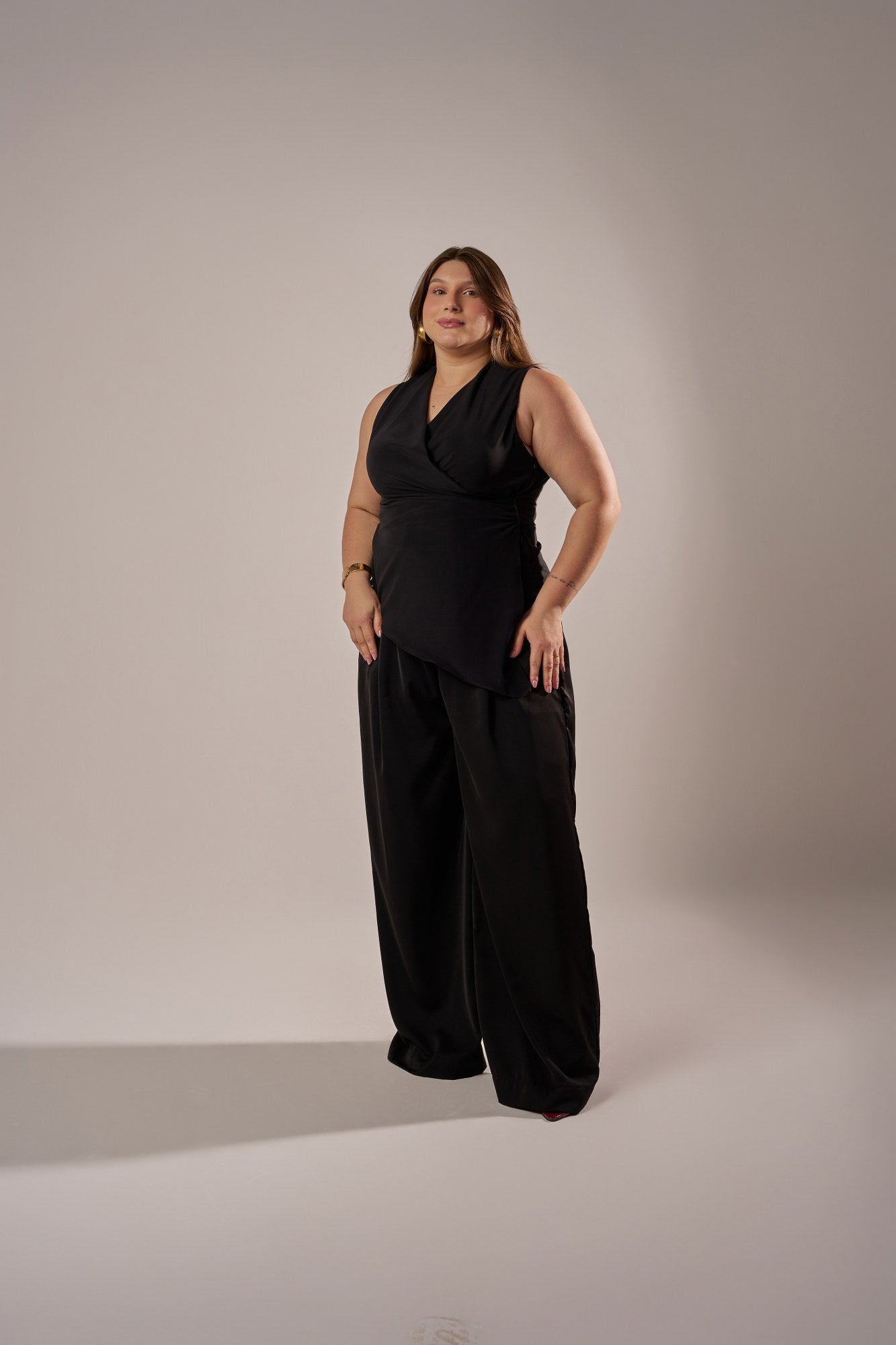 CALÇA PANTALONA ALFAIATARIA LEVE COM PREGAS
