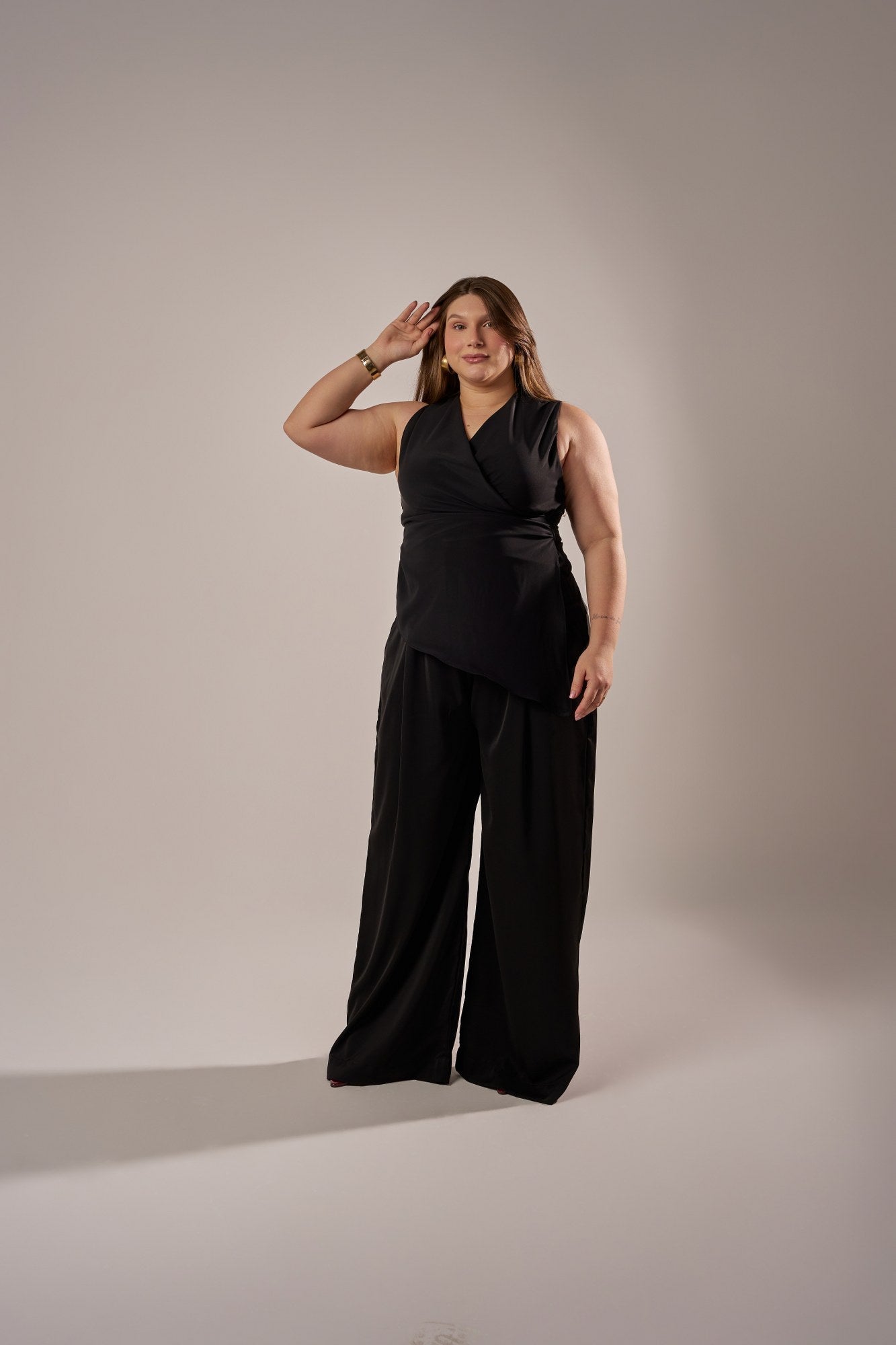 CALÇA PANTALONA ALFAIATARIA LEVE COM PREGAS