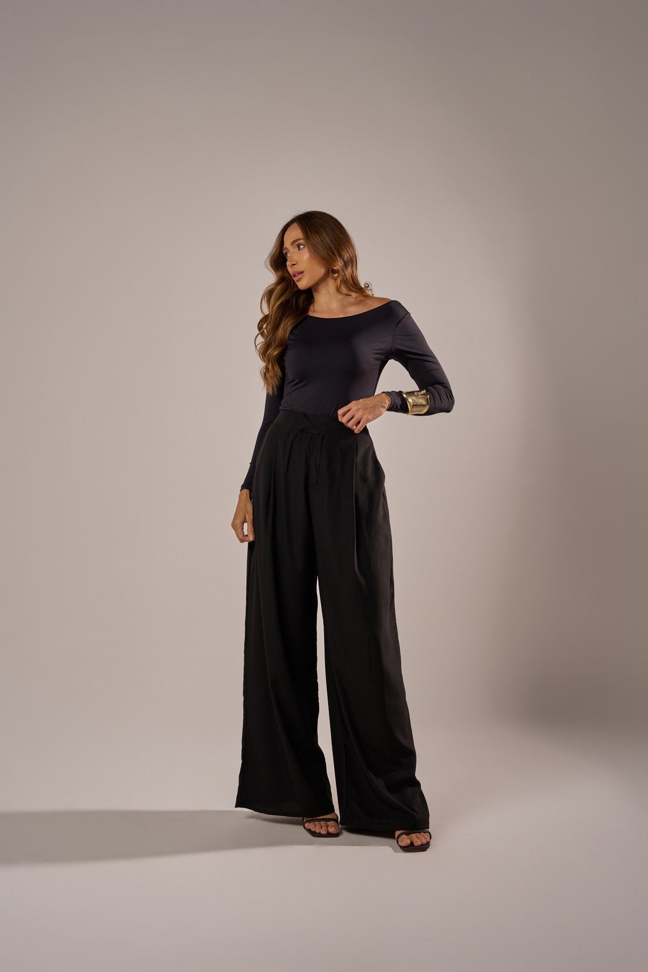 CALÇA PANTALONA ALFAIATARIA LEVE COM PREGAS
