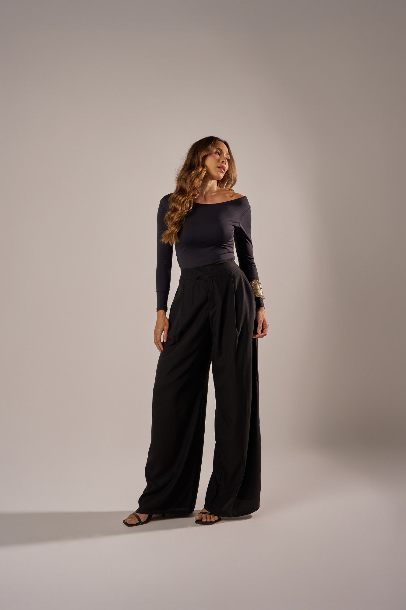 CALÇA PANTALONA ALFAIATARIA LEVE COM PREGAS