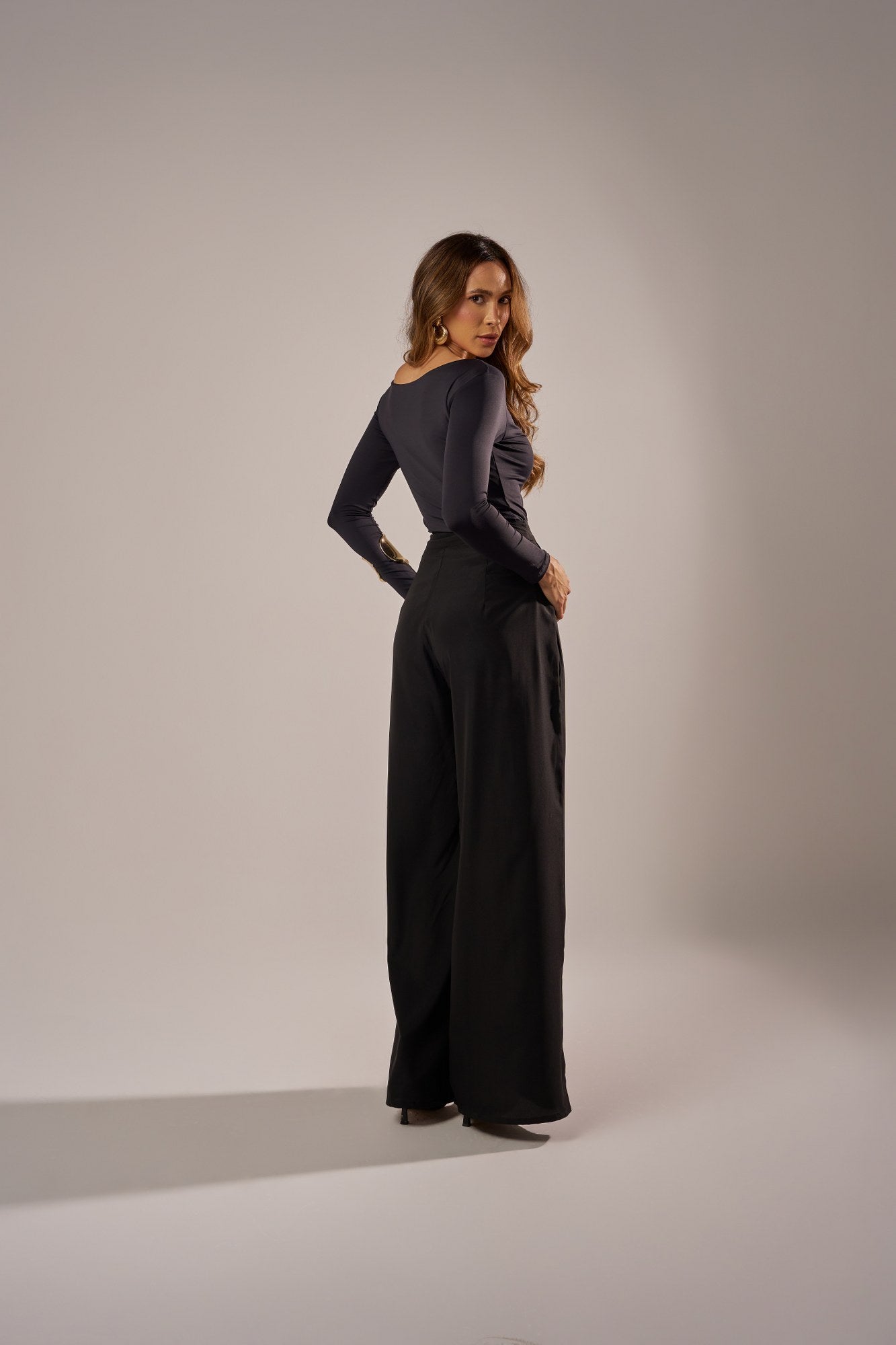 CALÇA PANTALONA ALFAIATARIA LEVE COM PREGAS