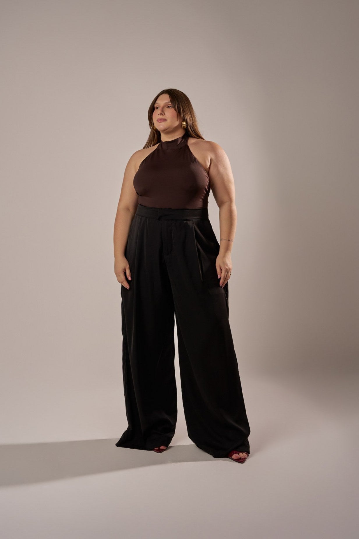 CALÇA PANTALONA ALFAIATARIA LEVE COM PREGAS