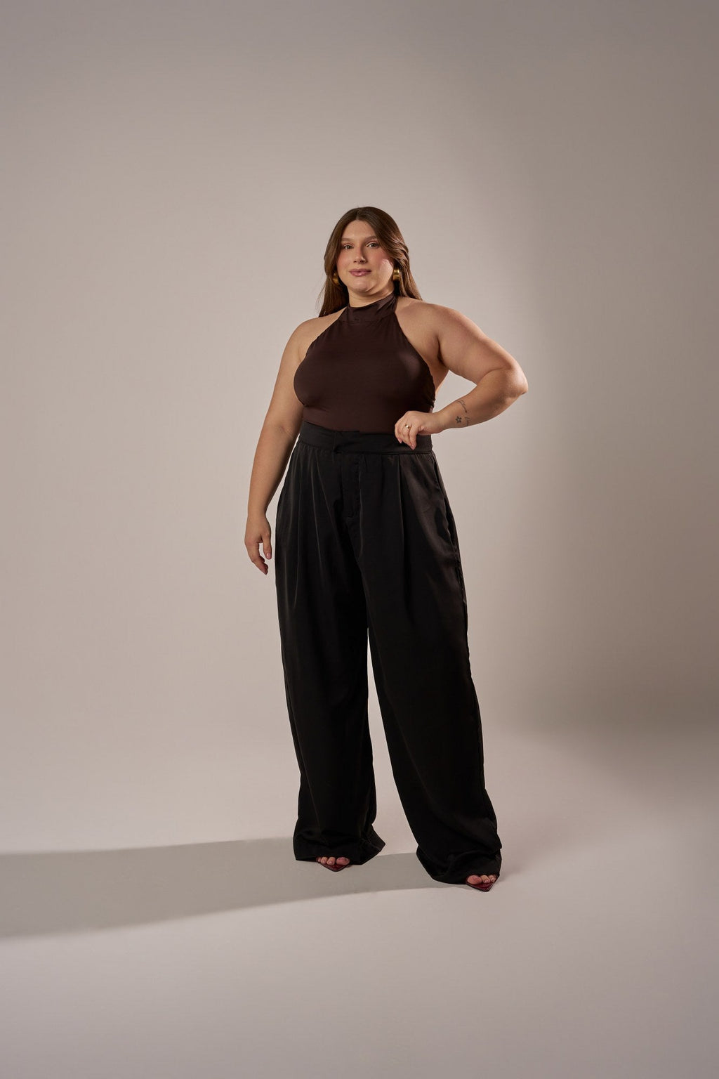 CALÇA PANTALONA ALFAIATARIA LEVE COM PREGAS