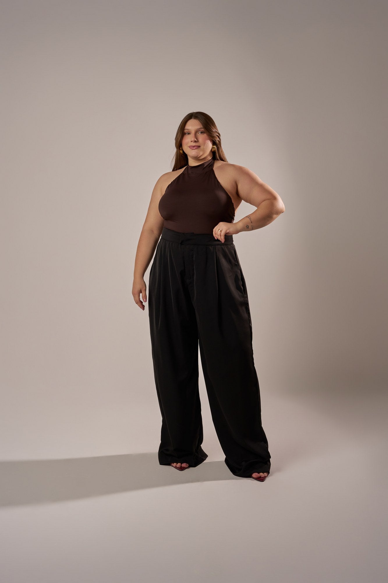 CALÇA PANTALONA ALFAIATARIA LEVE COM PREGAS