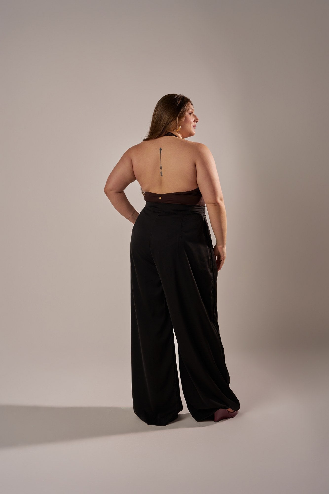 CALÇA PANTALONA ALFAIATARIA LEVE COM PREGAS