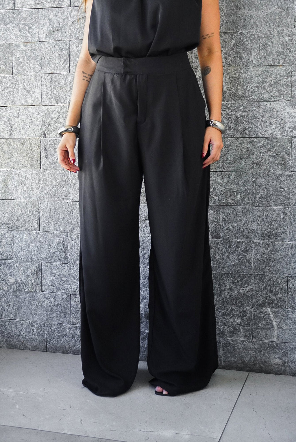 CALÇA PANTALONA ALFAIATARIA LEVE COM PREGAS