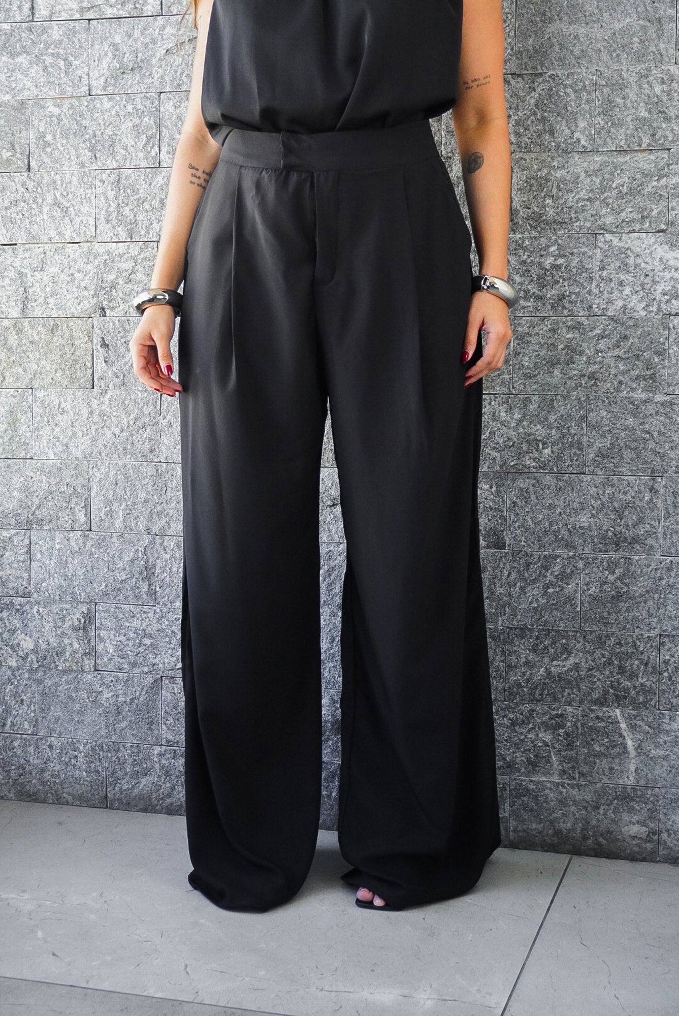 CALÇA PANTALONA ALFAIATARIA LEVE COM PREGAS