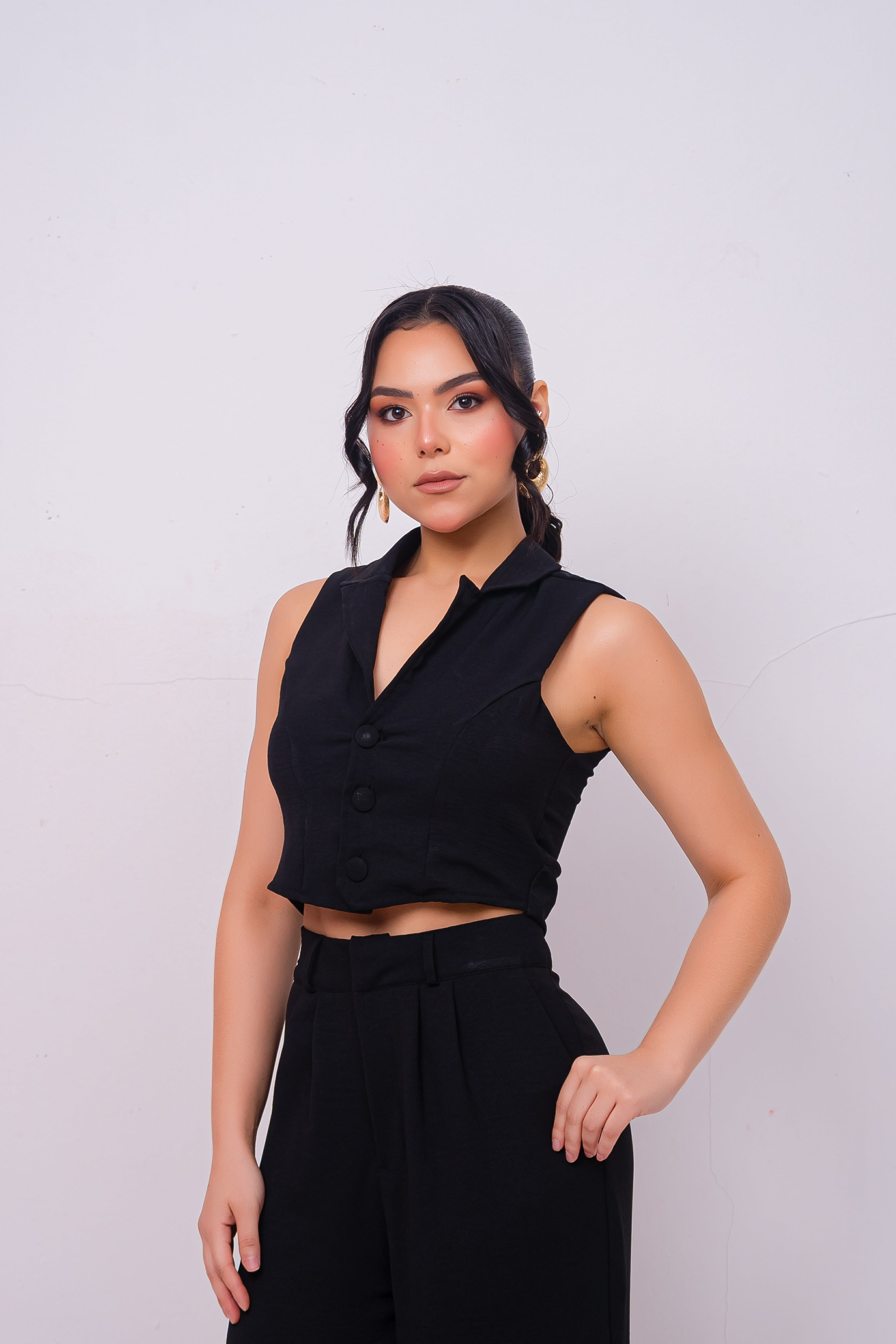COLETE CROPPED (FIVE)
