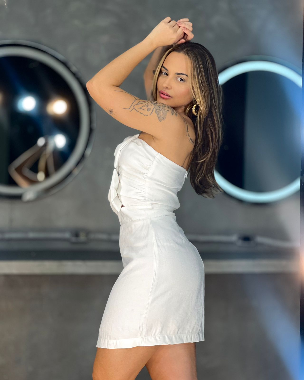 VESTIDO CURTO COM LAÇO